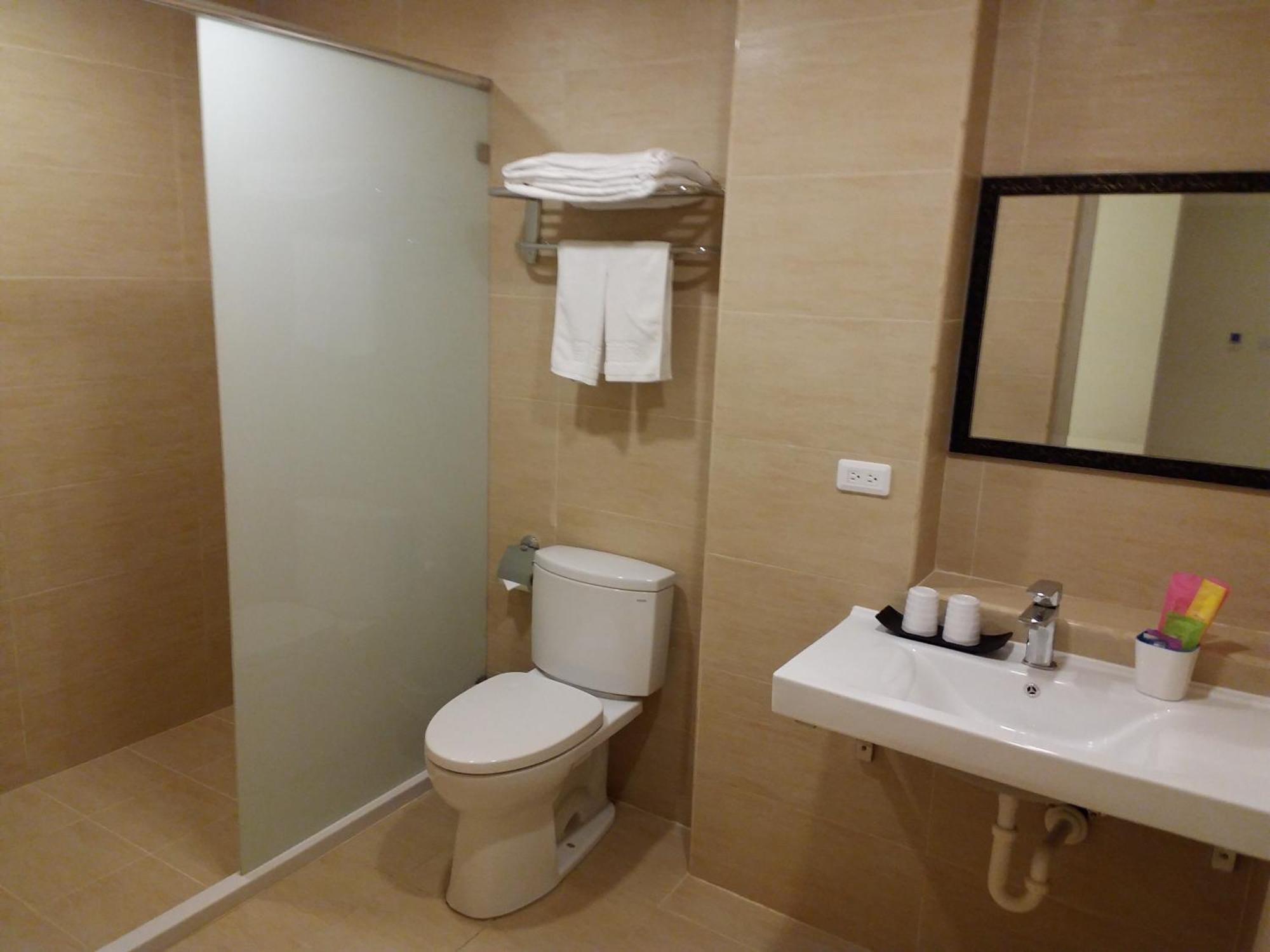 M Hotel Каосюн Стая снимка